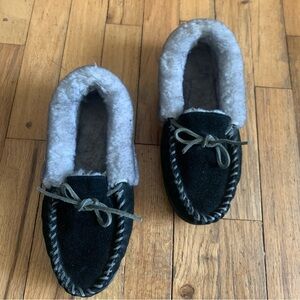 LL Bean Wicked Good Shearling Slippers, Black, size 7